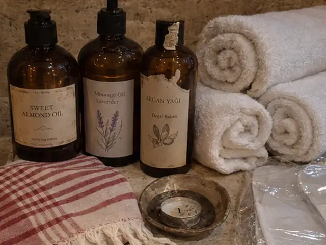 Tatlı badem ve argan yağı, havlular ve peştemal — Soğanlı, Masaj Salonun